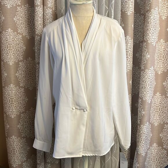 NWT Vintage Sassoon White Blouse Sz 14. Has light shoulder pads. - Picture 1 of 7